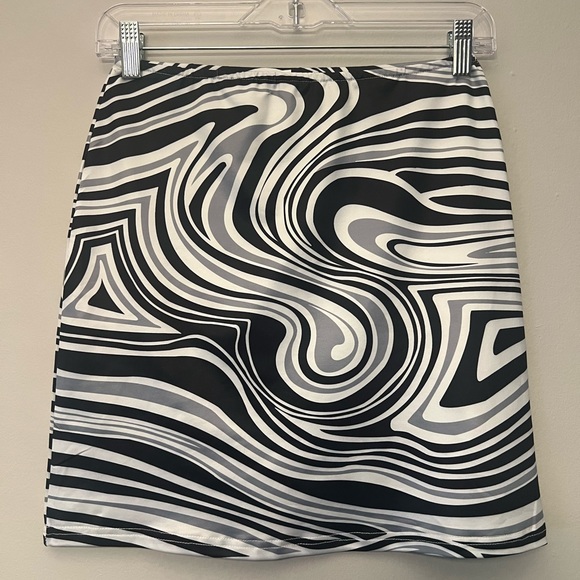 Amazon Patterned Mini Skirt - Picture 2 of 3